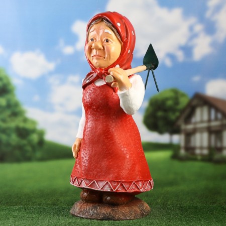 Garden figure "Grandma with a hoe" 63x29x28cm