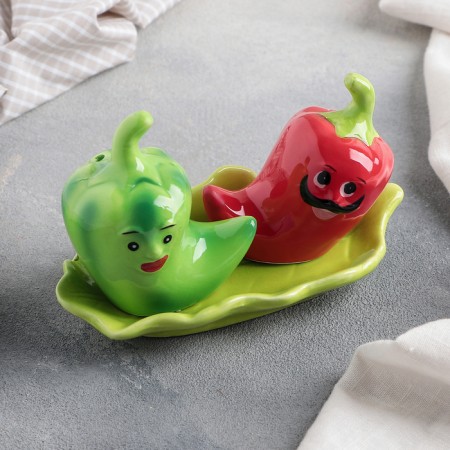Set for spices "Chile", 2 items: Solonka 50 ml, list of 50 ml, color green and red