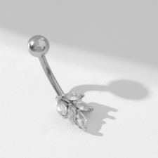 Piercing in the navel 