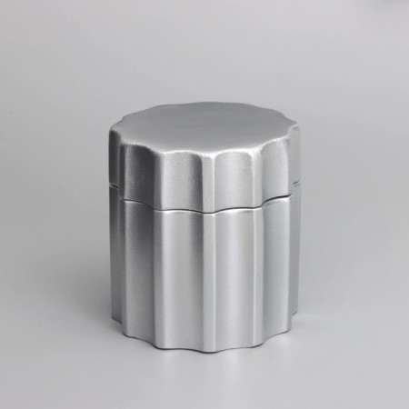 A candle in a candlelight made of gypsum with a lid with wide faces, 7.5x8.5 cm, silver-5