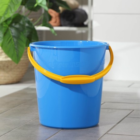 A bucket with a measured scale, 10 l, color mix-11