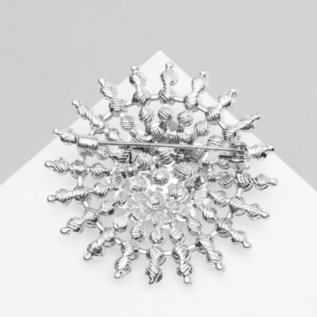 Brooch "Pearl shine", white color in silver-1