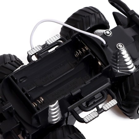 Army radio -controlled jeep, works on batteries-4