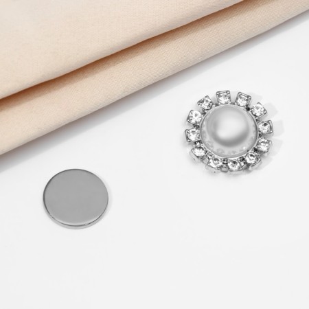 Magnet for the scarf "Pearl flower", white color in silver-3