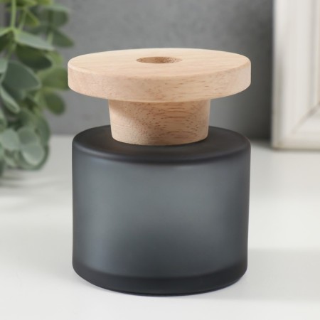 Diffusor for essential oils with a “gray haze” lid is matte 140 ml 7x7x8.6 cm