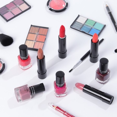 A set of professional cosmetics "Miss Young" No. 1-7