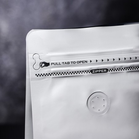 Eight -shirt package with a valve, flat bottom, white, 11 x 21 x 5.5 cm-3