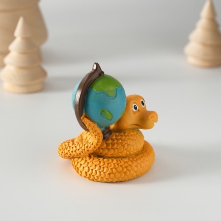Polystone souvenir "Snakes with the Globe" 5.5x6 cm-2