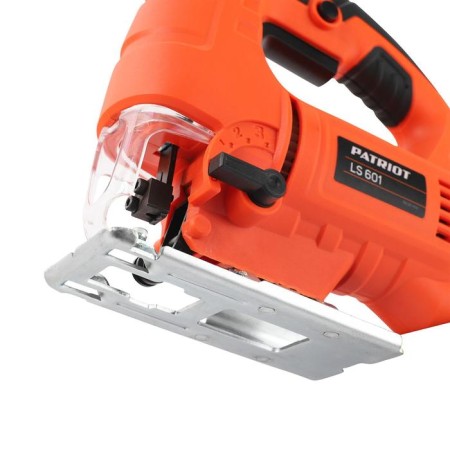 Patriot LS601, 690 W, 0-3000 move/min, sawdown 20 mm, drank 65 mm, 4 positions-7