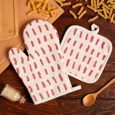Kitchen set (2 objects) of the share “trend”, red color, a severity of 17x17 cm, mittens 26x16 cm, 100% p/e
