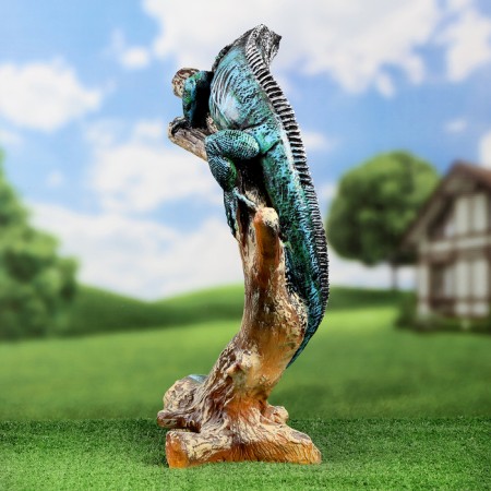 Garden figure "Iguan on the branch" 30x25x55cm-2