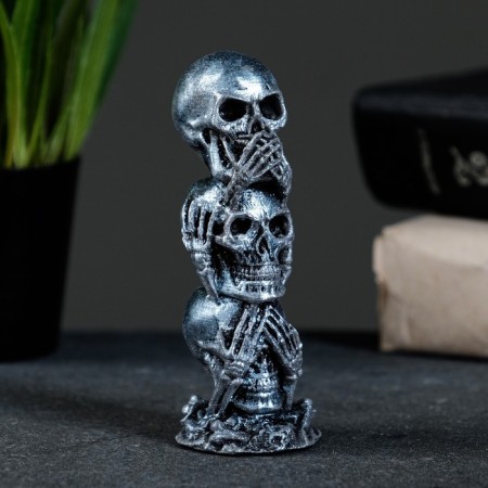 Figure "Three Skulls" aged silver, 10x4xx4cm