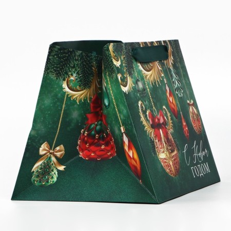 Gift package with a wide bottom "Happy New Year", 25 x 19 x 18 cm, New Year-3