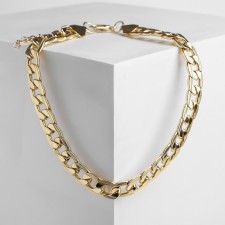 The necklace 