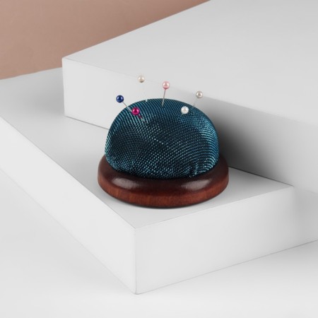 The needle "Circle", on a wooden substrate, d = 7 cm, color mix-1