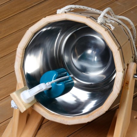 Pouring device from cedar, 12 l, with a stainless insert-2