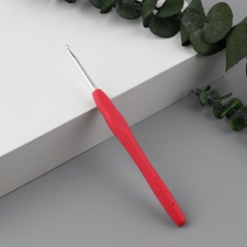 Knitting hook, with silicone handle, d = 3 mm, 14 cm, pink color