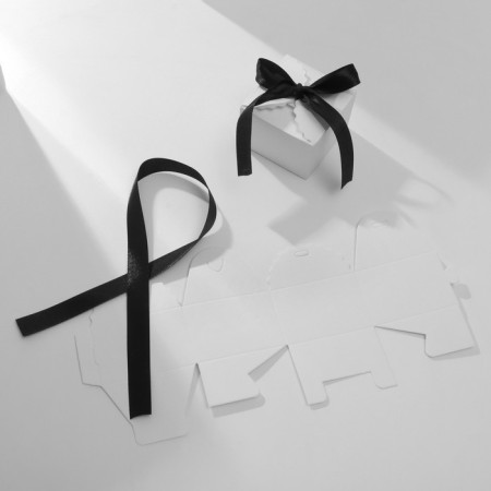Box Gift "Surprise" 6 × 6, black and white-1