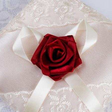 Pillow for the rings "delight", red-2