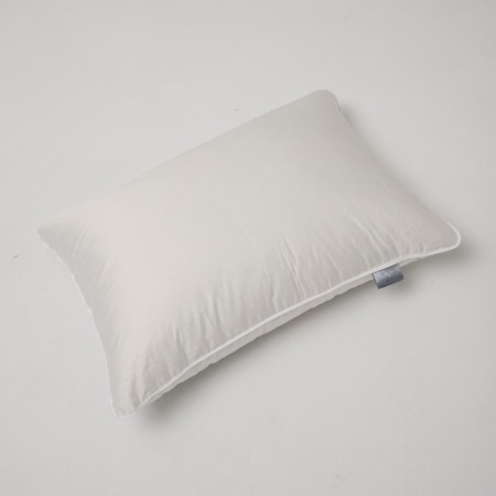 The pillow is medium three -core, size 50x70 cm, color mix-1