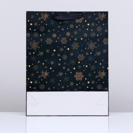 Laminated vertical "snowflakes", 33 x 42 x 10 cm laminate-1
