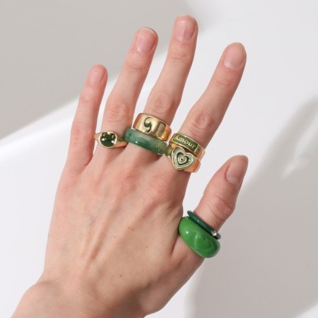 A set of rings 7 pieces Amour, green color in gold, 16-18 dimensions-2
