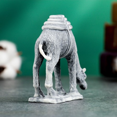 Figure "Camel" 8.5cm, mix-2