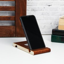 Steer for the phone from the cedar