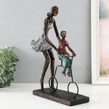 Polystone souvenir "Mom teaches her son to ride a bicycle" under metal 24x8x31 cm-4