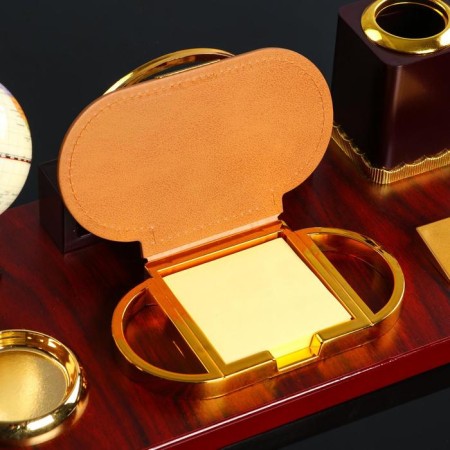 Table 6B1 set (block d/papers, submitted. D/print, pencil case, clock, business card holder, globe)-9
