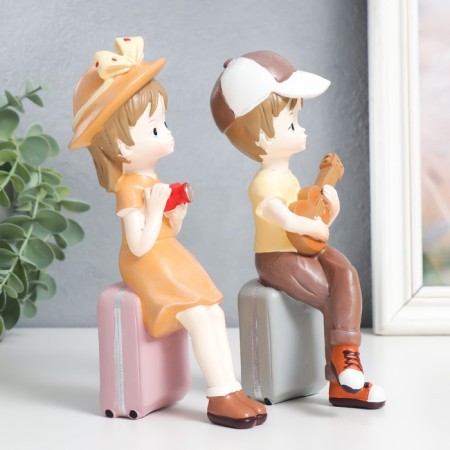 Souvenir Polystone "Boy with a guitar/Girl with a camera on the suitcase" MIX 8x4.5x17 cm-1