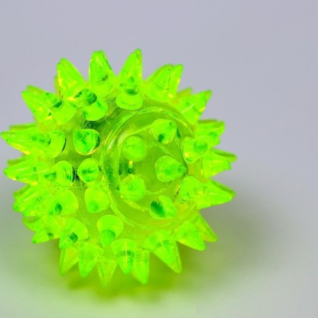 The ball glowing for animals is small, tpr, 4.5 cm, yellow-3