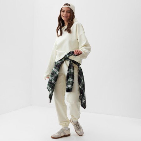 Women's costume (sweatshirt and trousers) Mist, p. 48-50, milk