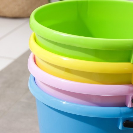 A bucket with a lid, 10 l, color mix-4