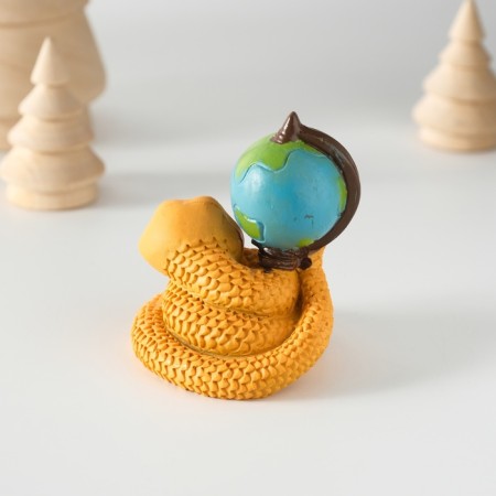 Polystone souvenir "Snakes with the Globe" 5.5x6 cm-3