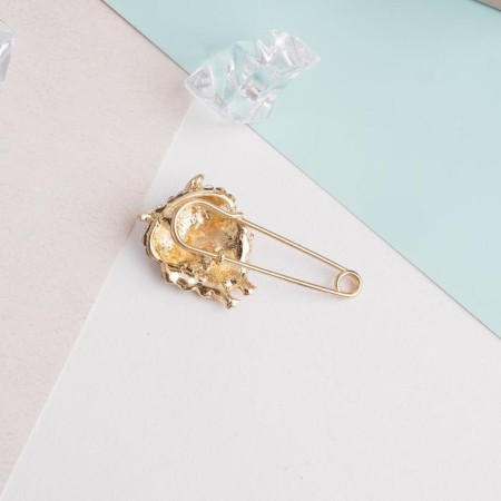 Bulavka "Filin", 2.5 cm, black and white color in gold-4