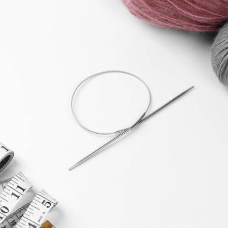 The knitting needles are circular, for knitting, with a metal cable, d = 2.5 mm, 10/40 cm-1