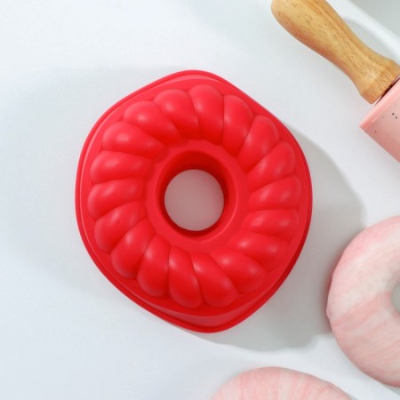 Silicone form for baking "German cupcake. Pigtail ", d = 11 cm, color mix-1