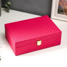 Casket to the leatherette for jewelry 