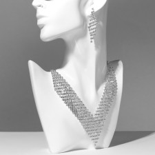 Set 2 objects: earrings, necklace 
