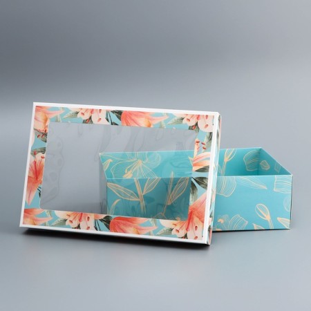 The box is folding, the lid is “the most beautiful”, 30 x 20 x 9 cm with the window-4