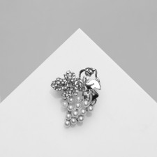 Brooch 