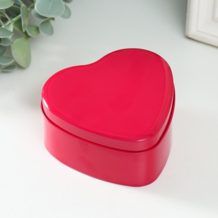 Casket Metal for a candle "Heart. Gloss" fuchsia 9.5x9x4.5 cm