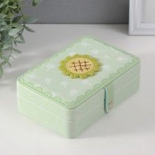 Casket to the leatherette for jewelry 
