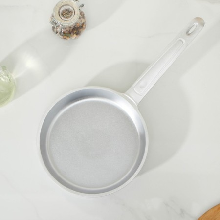 Pan, d = 18 cm, aluminum handle-1