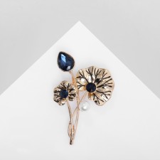 Brooch 