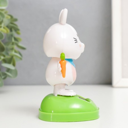 Plastic pendulum from the solar battery "Bunny with carrots" 6x6x10.5 cm-1
