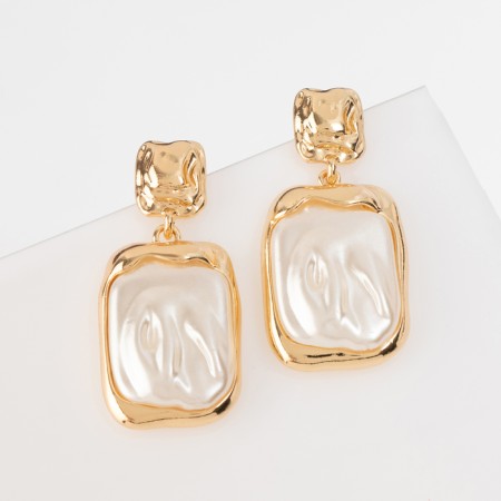 Earrings with pearls "bead" captivity, color gold-1