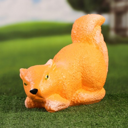 Garden figure "Squirrel lies" red, 23x30x15cm