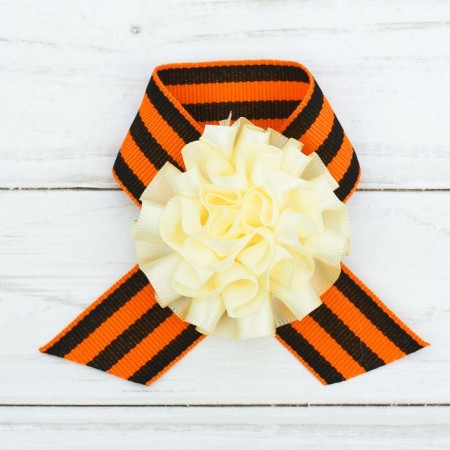 Icon with ribbon and light beige flower on Victory Day "May 9"-1